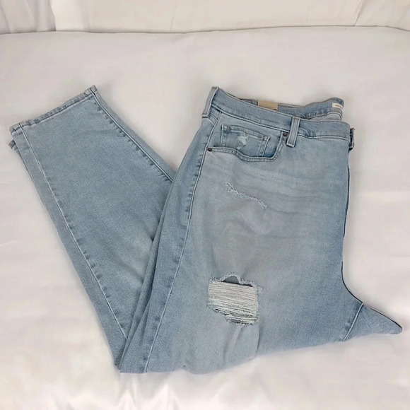 Levi’s NEW Women’s 22W Stretchy High Waisted Mom Distressed Tapered Leg Jean - Picture 1 of 12